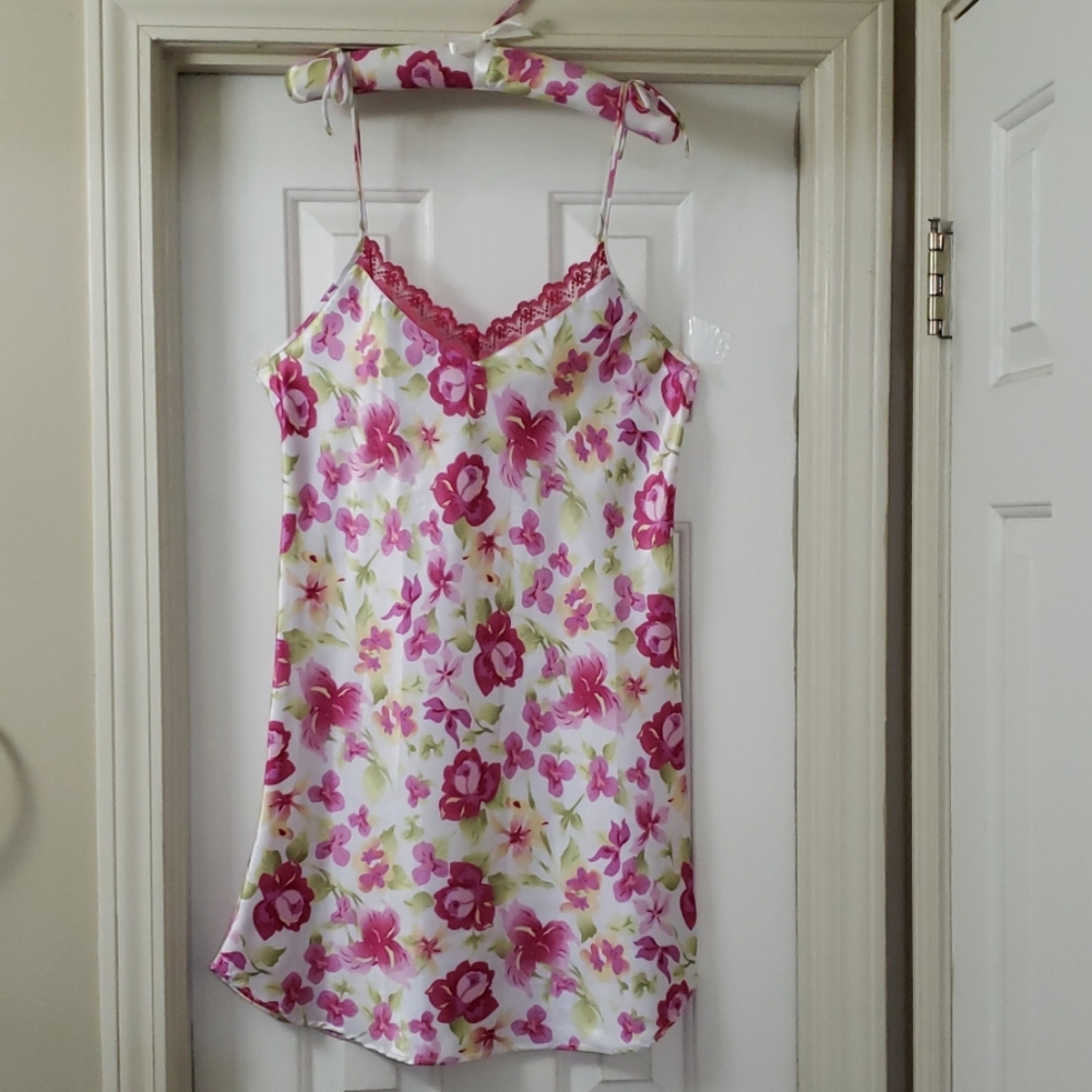 Liz Banks Intamates 2 Piece Sleepwear